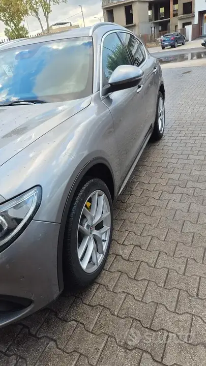 Alfa Romeo Stelvio 2017 photo 2