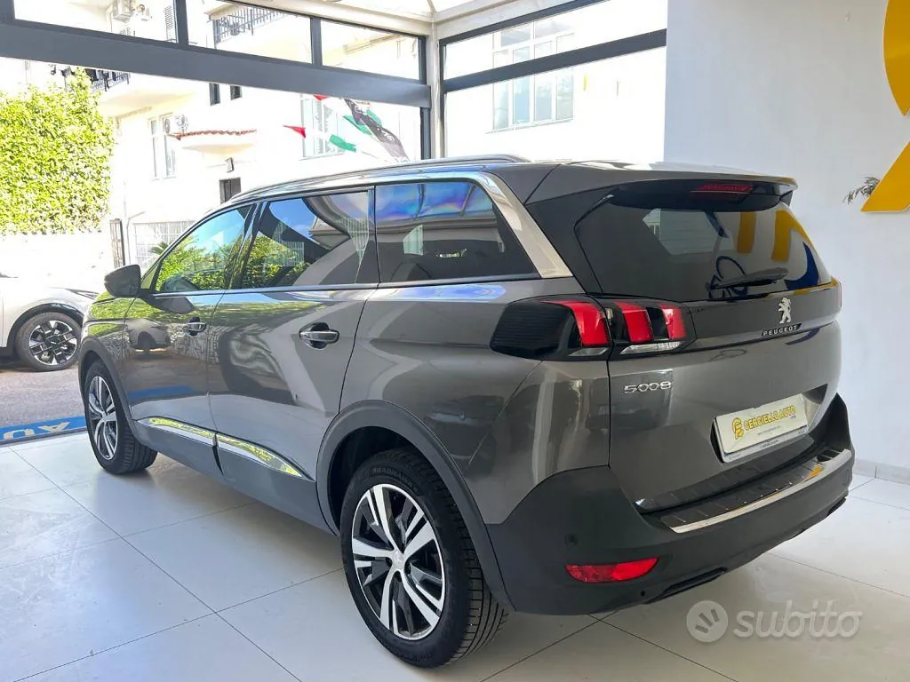 Peugeot 5008 2023 photo 2