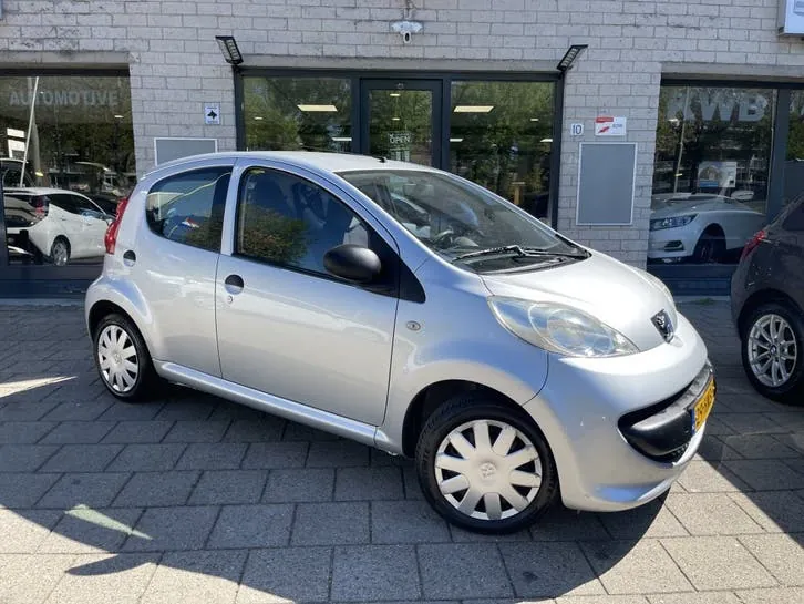 Peugeot 107 2008 photo 3
