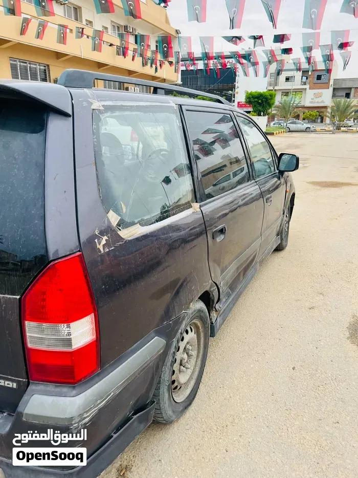 Mitsubishi Space Wagon 2005 photo 2