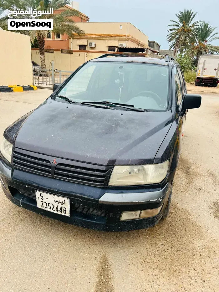 Mitsubishi Space Wagon 2005 photo 3