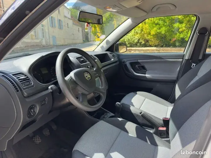 Skoda Fabia 2013 photo 3