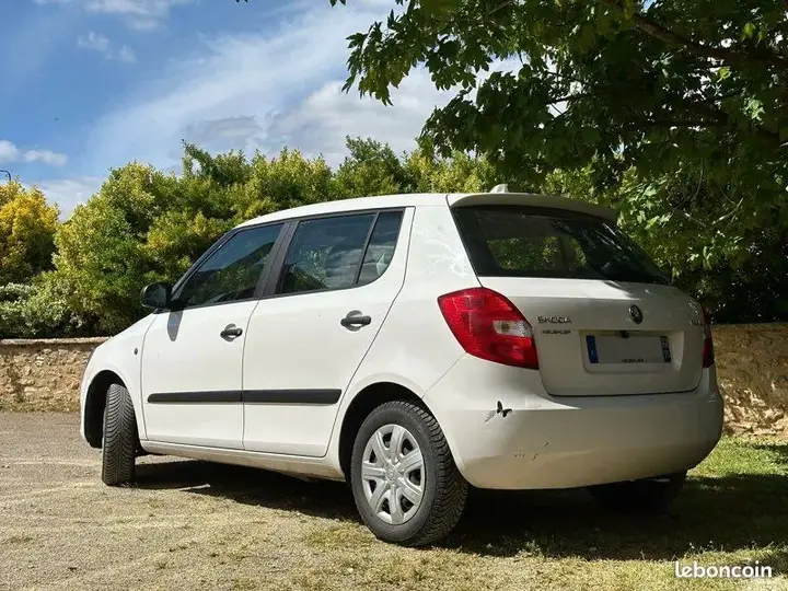 Skoda Fabia 2013 photo 2
