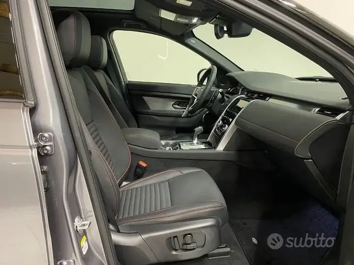 Land Rover Discovery Sport 2024 photo 3