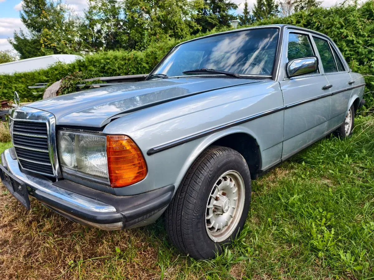 Mercedes-Benz E-Class 1983 photo 2