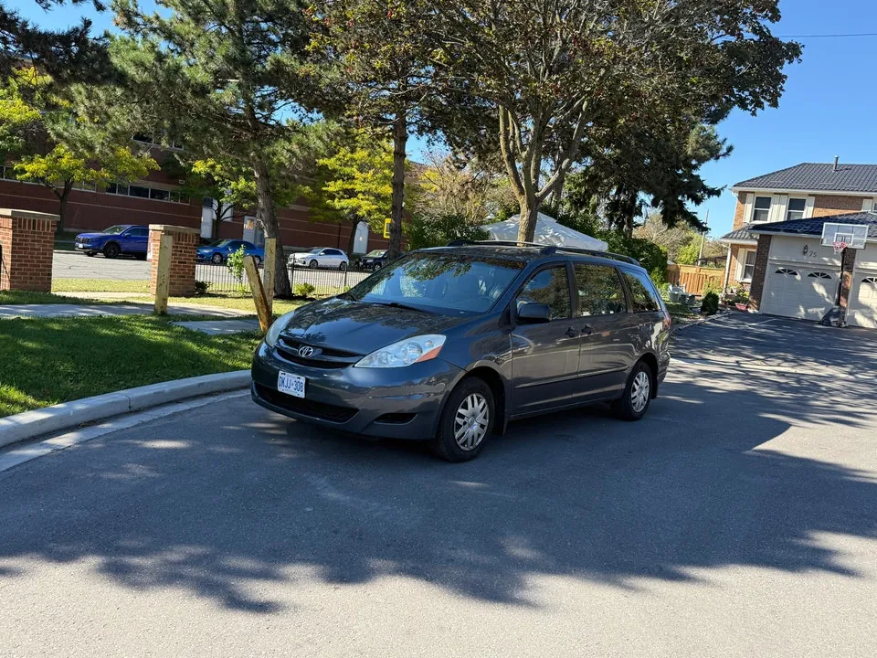 Toyota Sienna 2008 photo 2
