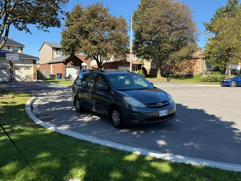 Toyota Sienna 2008 photo 3