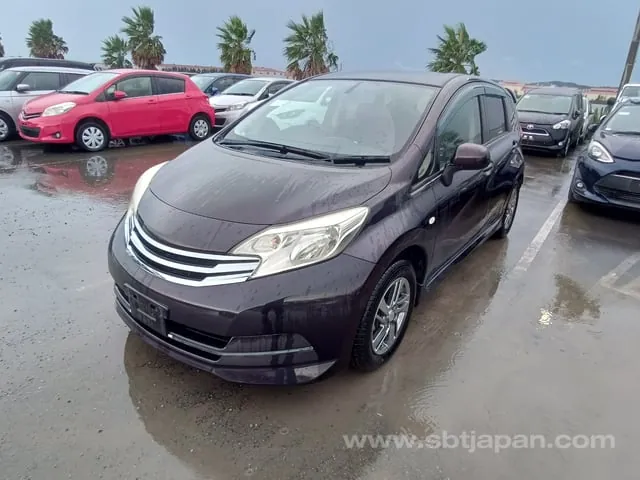 Nissan Note 2014 photo 2
