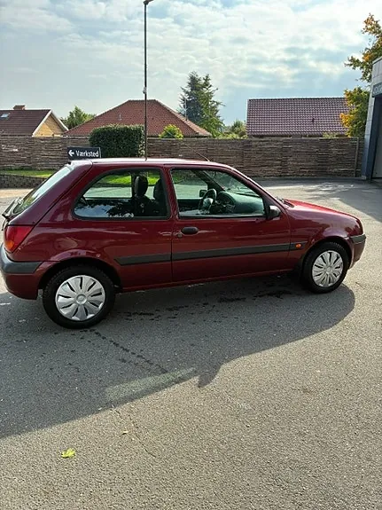Ford Fiesta 2000 photo 2