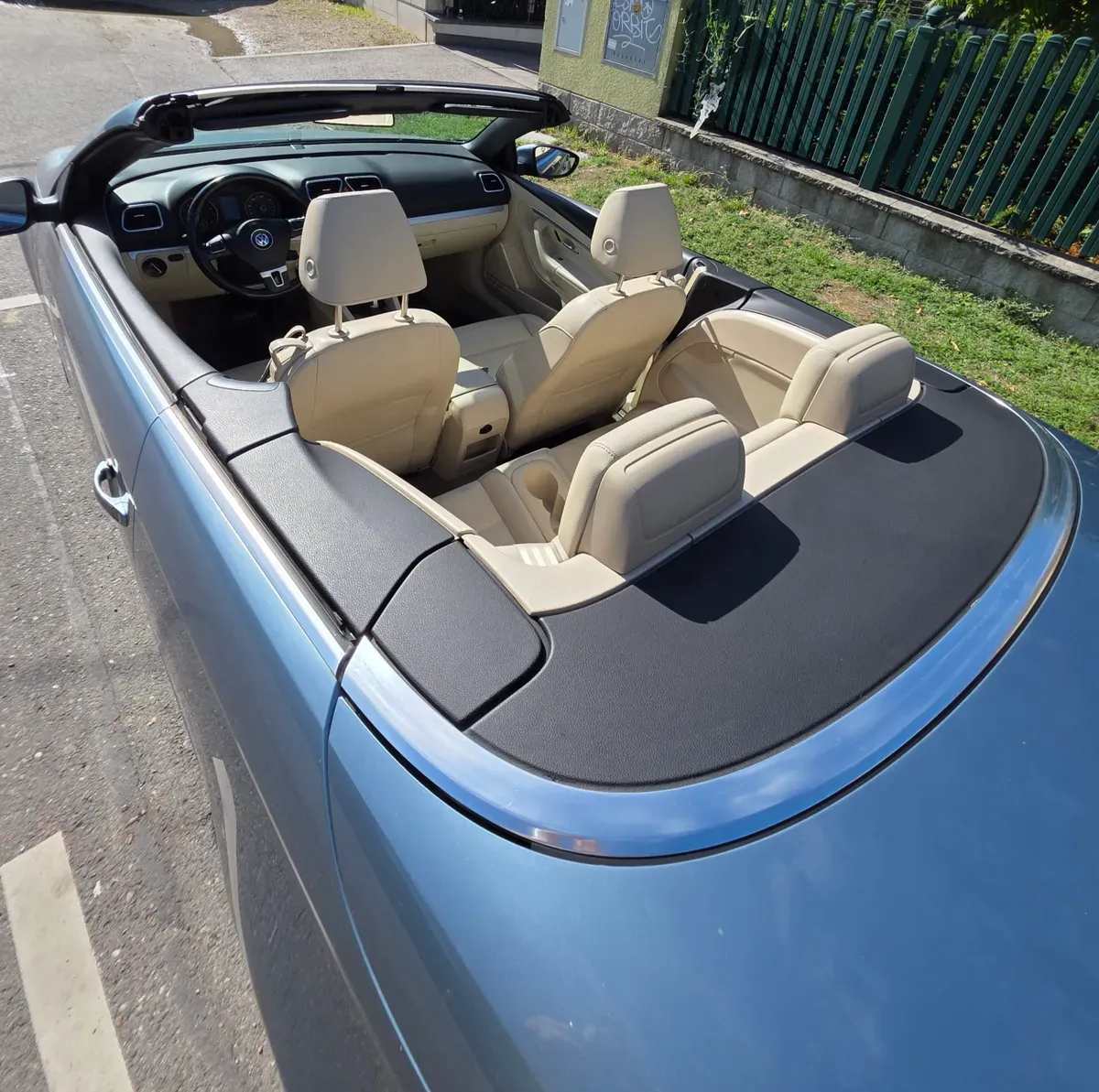 Volkswagen Eos 2012 photo 2