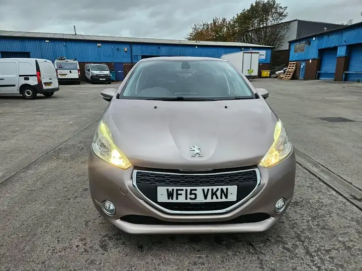 Peugeot 208 2015 photo 3