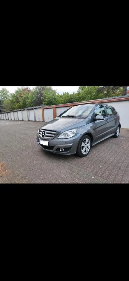 Mercedes-Benz B180
