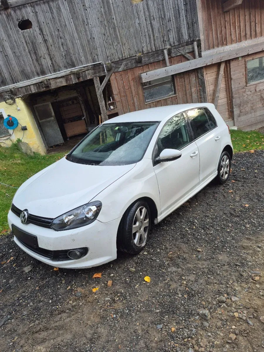 Volkswagen Golf 2011 photo 2