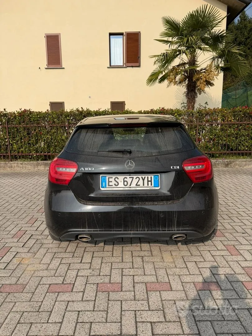 Mercedes-Benz A 180 2013 photo 2