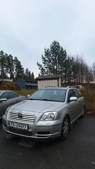 Toyota Avensis 2005 photo 2