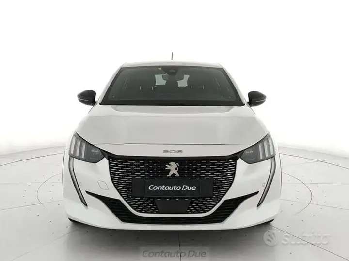 Peugeot 208 2022 photo 2