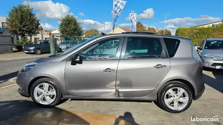 Renault Scenic 2012 photo 4