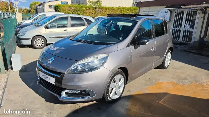 Renault Scenic 2012 photo 2