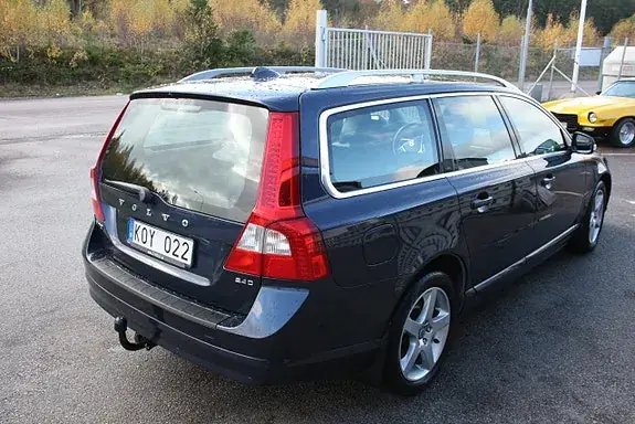 Volvo V70 2010 photo 2