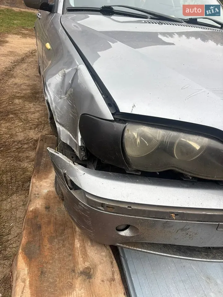 BMW 3 Series 2005 photo 2