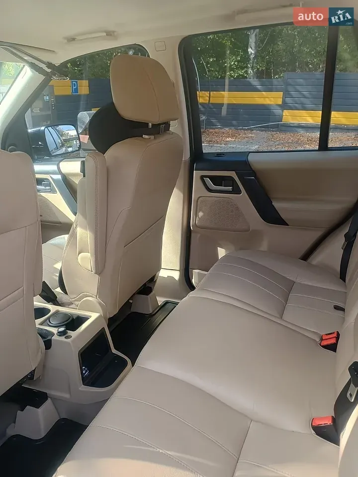 Land Rover Freelander 2011 photo 2