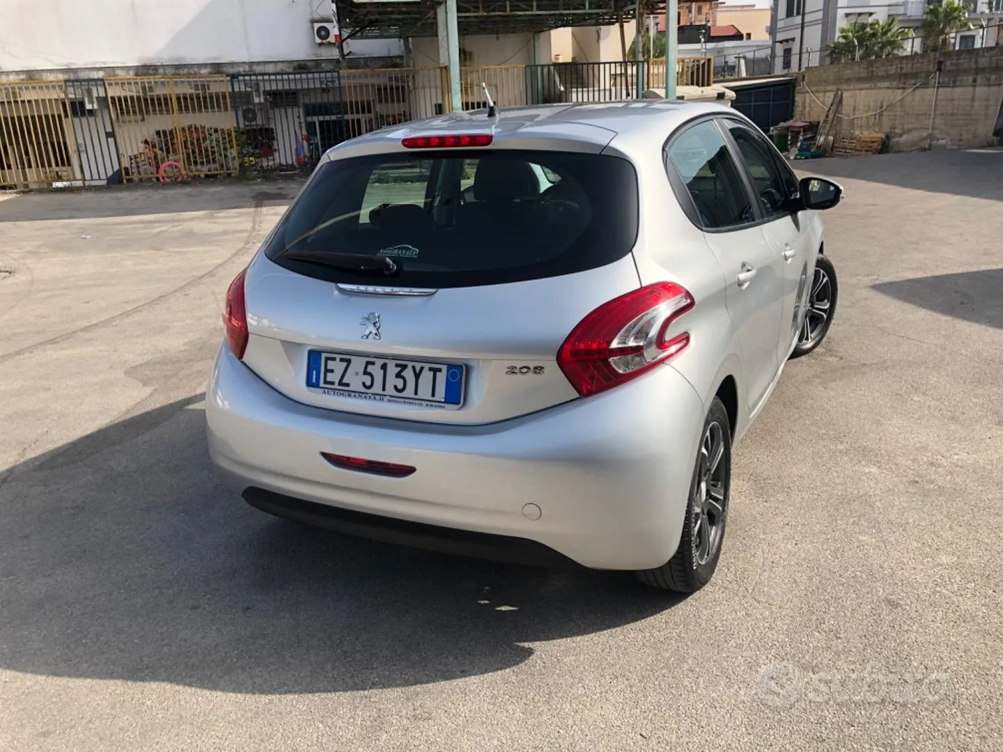 Peugeot 208 2015 photo 4