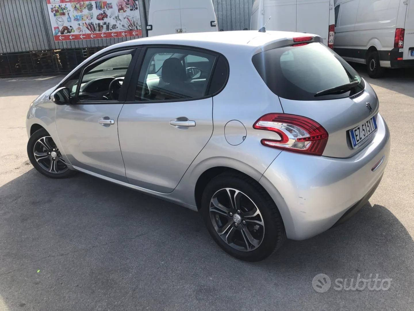 Peugeot 208 2015 photo 2