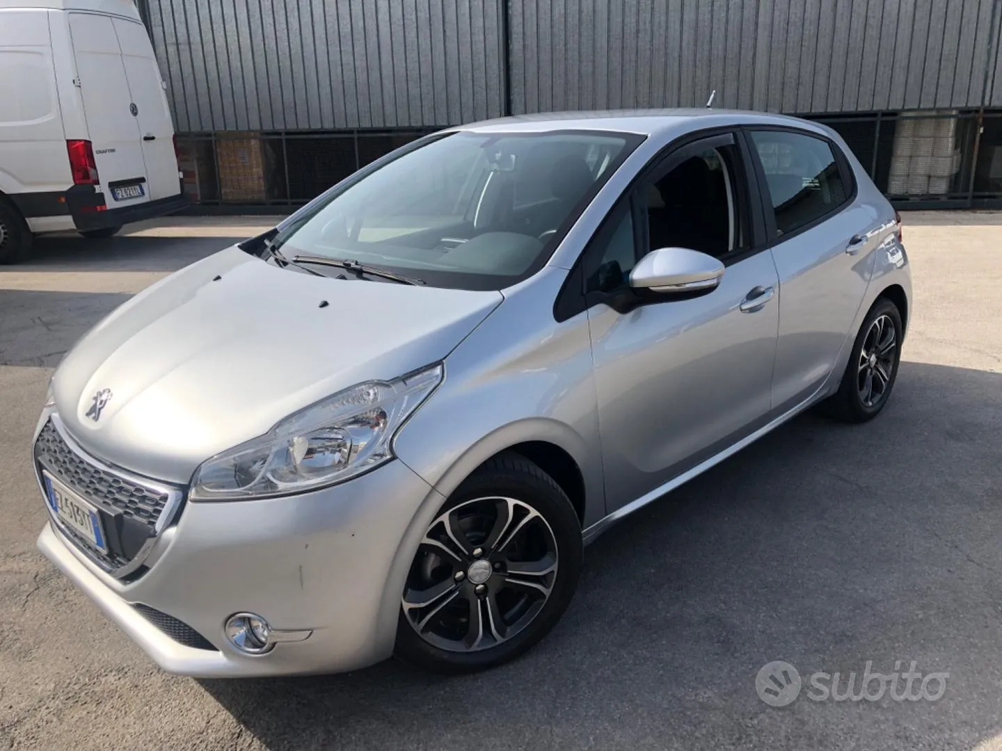 Peugeot 208 2015 photo 3