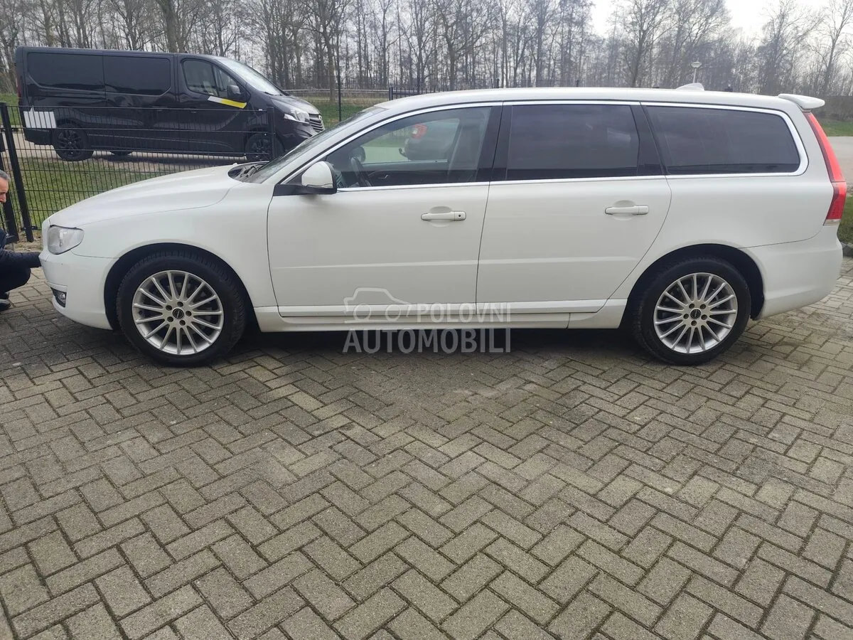 Volvo V70 2015 photo 2