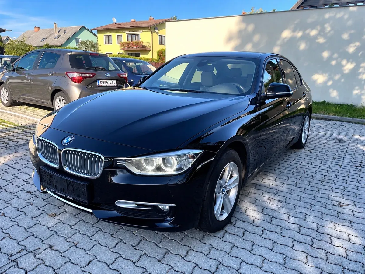BMW 3 Series 2012 photo 2