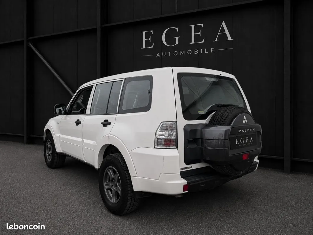 Mitsubishi Pajero 2011 photo 4