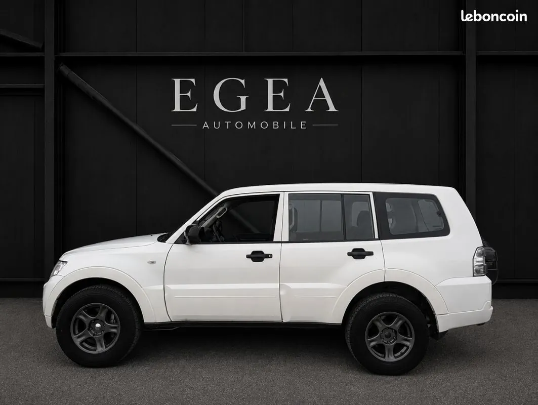 Mitsubishi Pajero 2011 photo 3