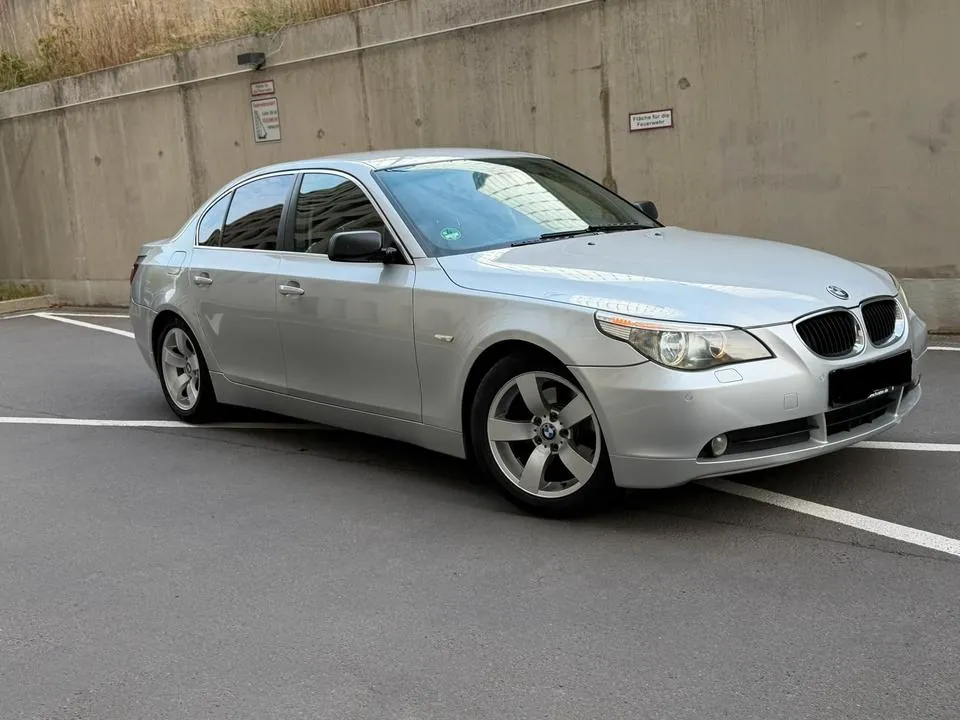 BMW 520I