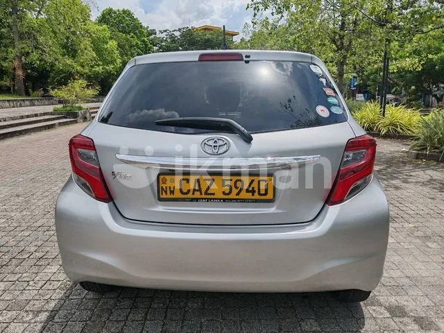 Toyota Vitz 2016 photo 2