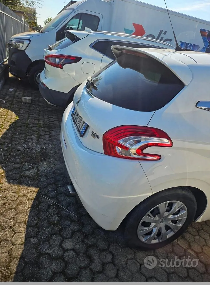 Peugeot 208 2014 photo 4