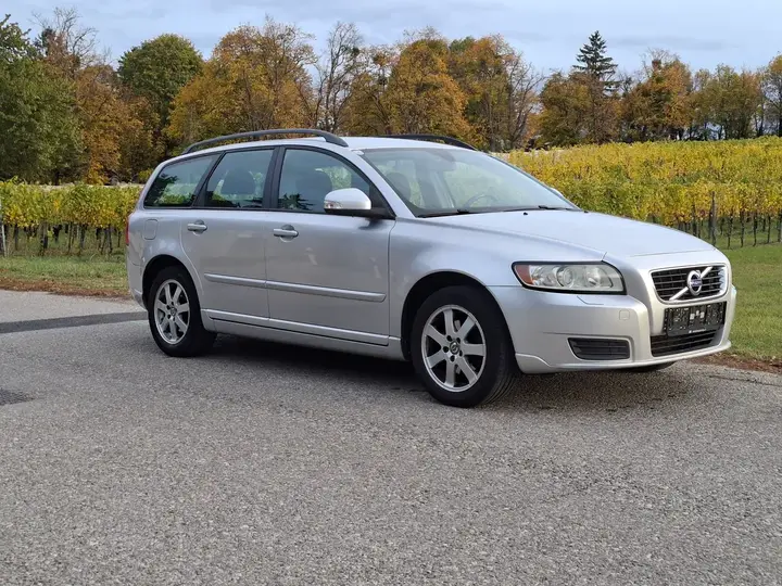 Volvo V50 2010 photo 3