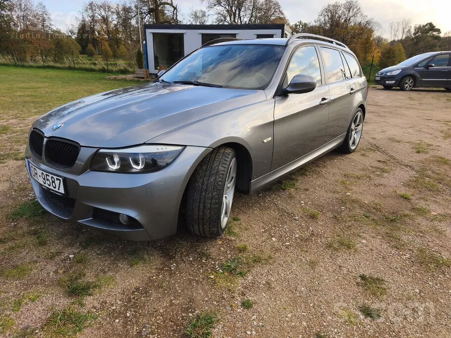 BMW 318 2009 photo 2