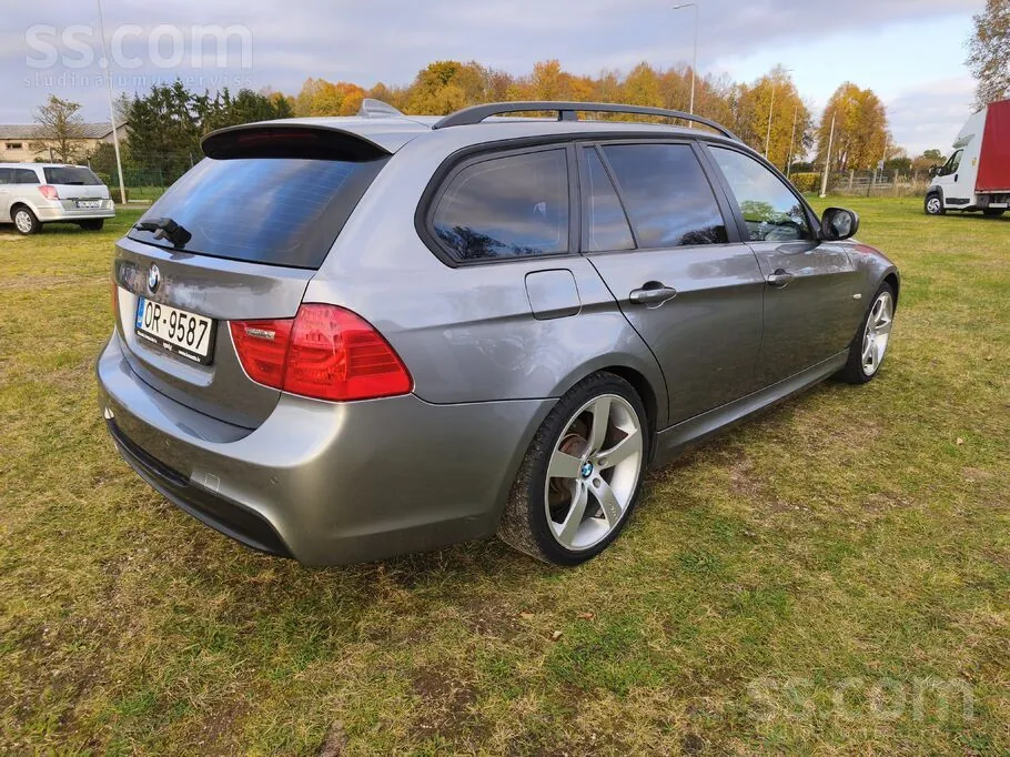 BMW 318 2009 photo 3