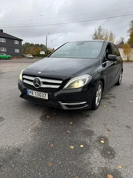 Mercedes-Benz B 180 D 2012 photo 2