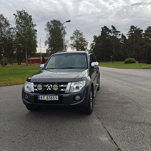 Mitsubishi Pajero 2012 photo 3