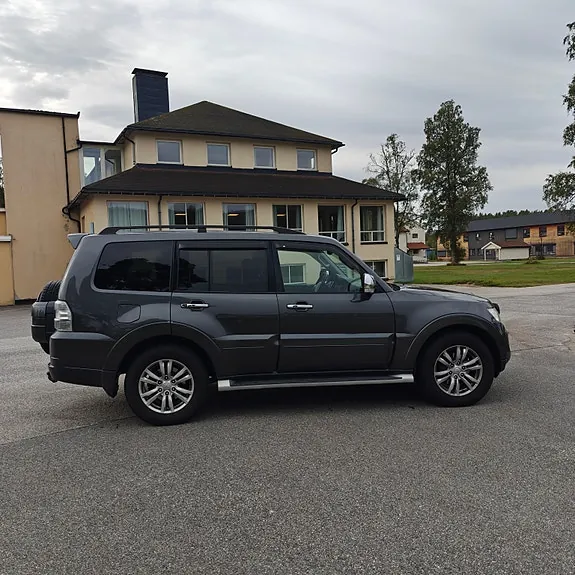 Mitsubishi Pajero 2012 photo 5
