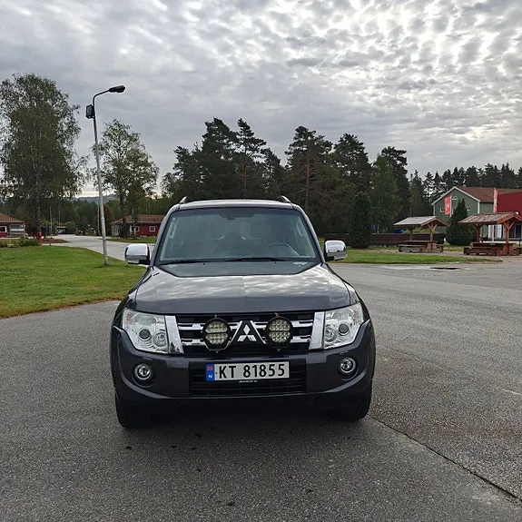 Mitsubishi Pajero 2012 photo 4