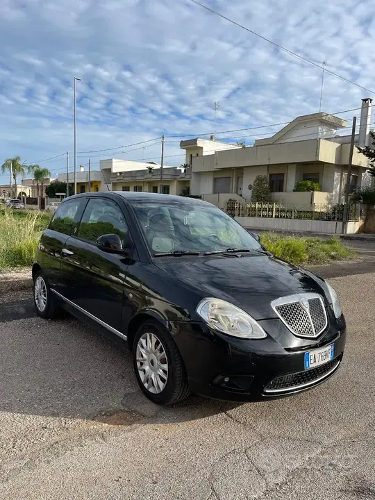 Lancia Ypsilon 2010 photo 2