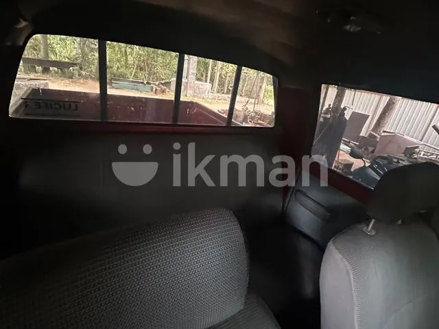 Toyota Hilux 1991 photo 4