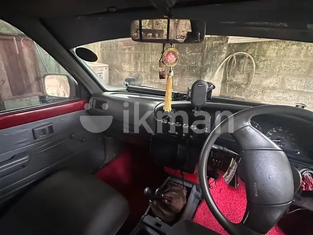 Toyota Hilux 1991 photo 3