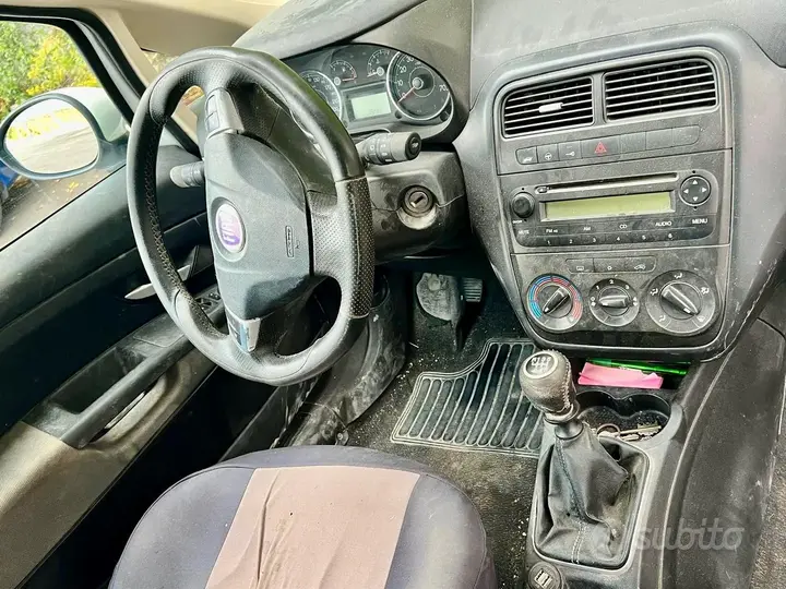 Fiat Punto 2011 photo 3