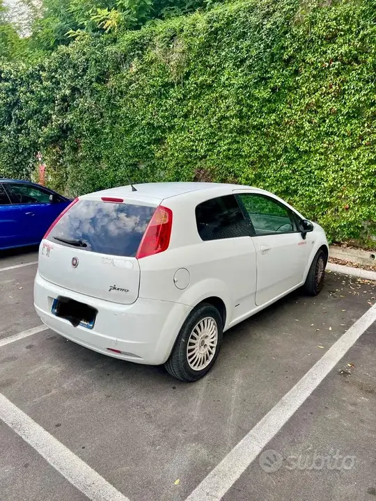 Fiat Punto 2011 photo 2