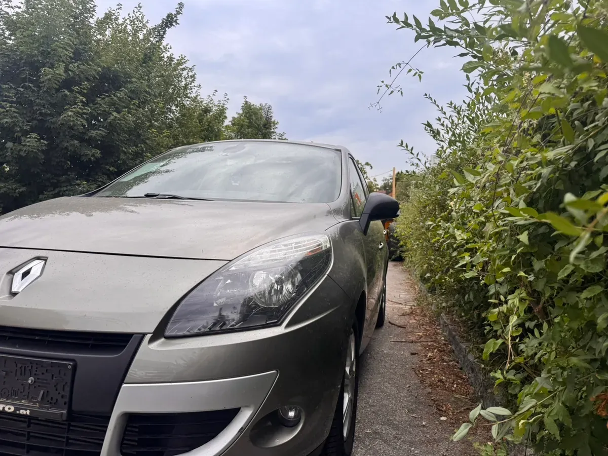 Renault Scenic 2010 photo 2