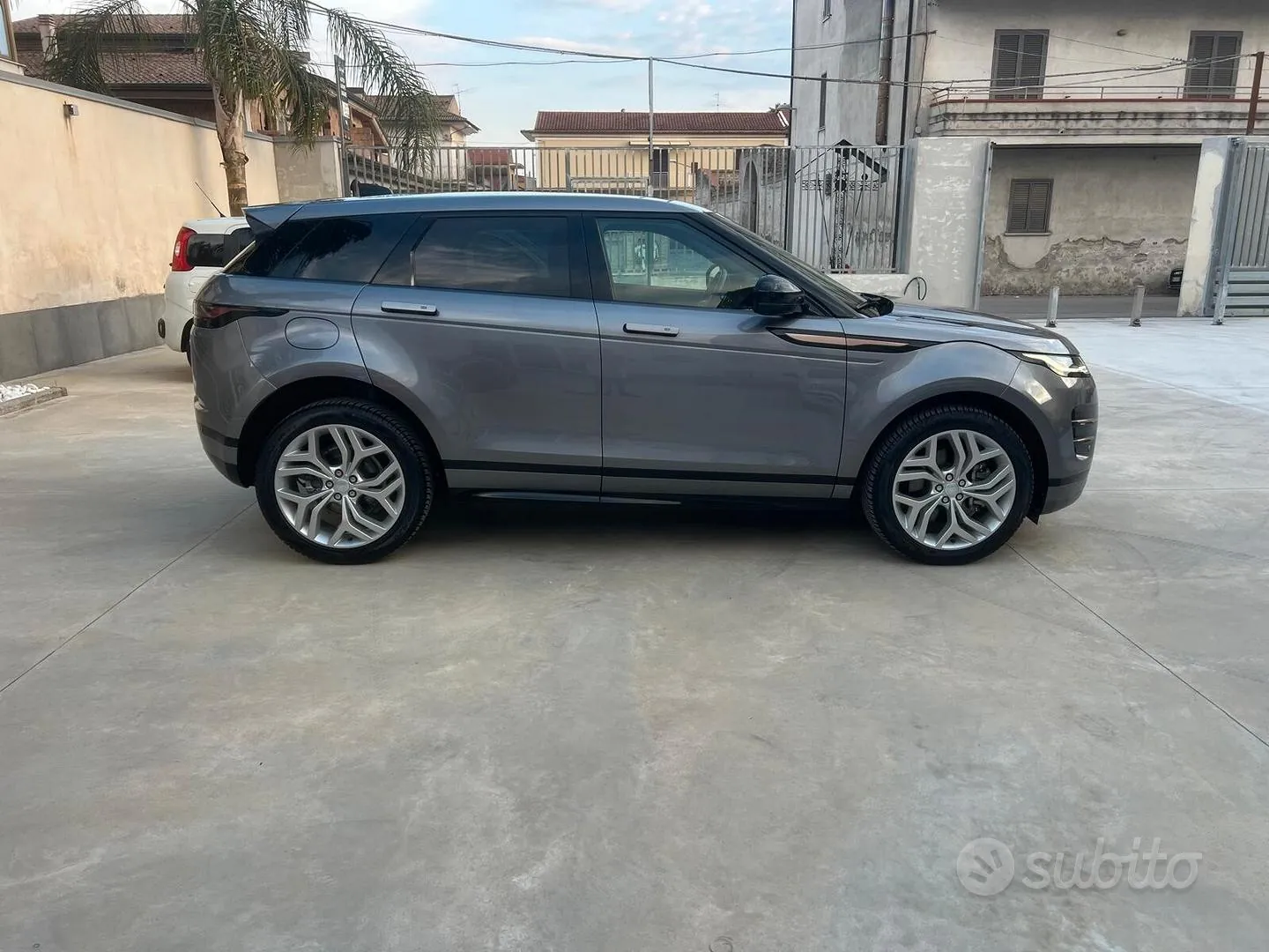 Land Rover Range Rover Evoque 2022 photo 4
