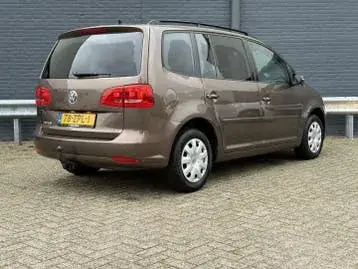 Volkswagen Touran 2013 photo 2